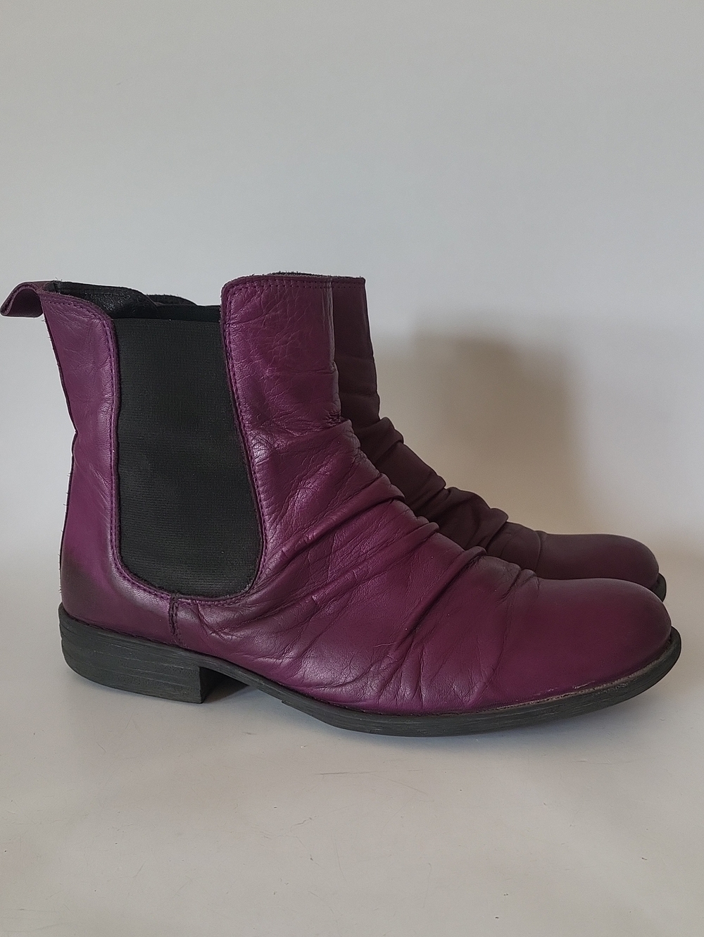 Miz Mooz Lissie II Purple Leather Ruched Chelsea Boots Size 9